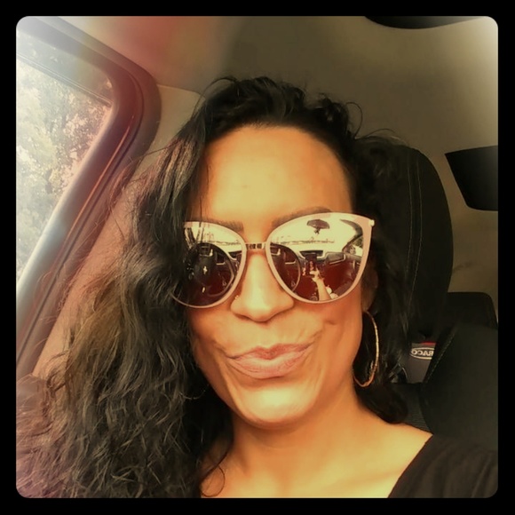 Meet your Posher, Michelle - Picture 1 of 1